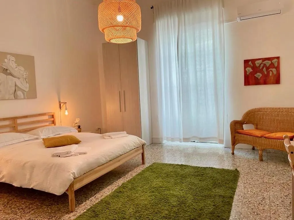 Living Simply Bed & Breakfast Catania 2*,